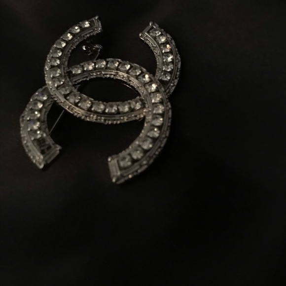 AUTHENTIC CLASSIC CHANEL BROOCH EXCLUSIVE - Picture 9 of 9